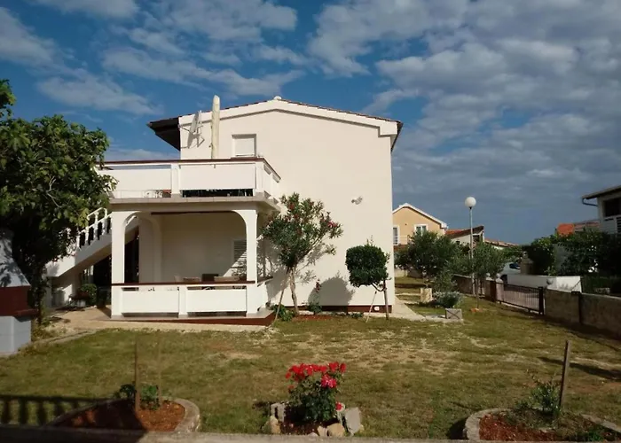Charming Dokoza - Two Bedroom In Ground Floor * Vir