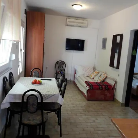 Charming Dokoza - Two Bedroom In Ground Floor *
