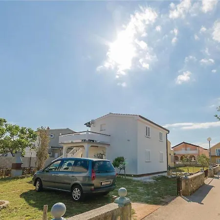 Charming Dokoza - Two Bedroom In Ground Floor Apartment