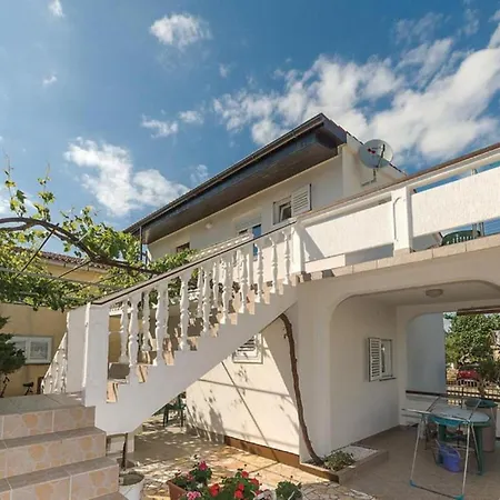 Charming Dokoza - Two Bedroom In Ground Floor *