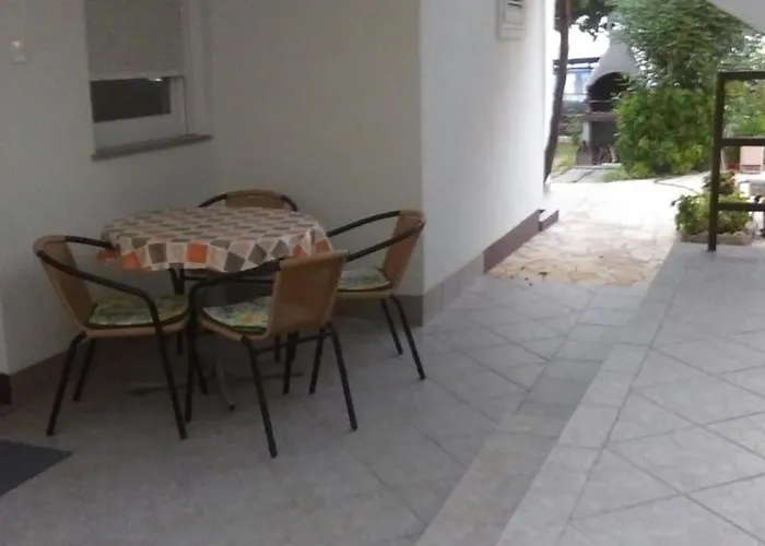 Apartment Charming Dokoza - Two Bedroom In Ground Floor