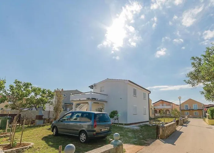 Charming Dokoza - Two Bedroom In Ground Floor Apartment