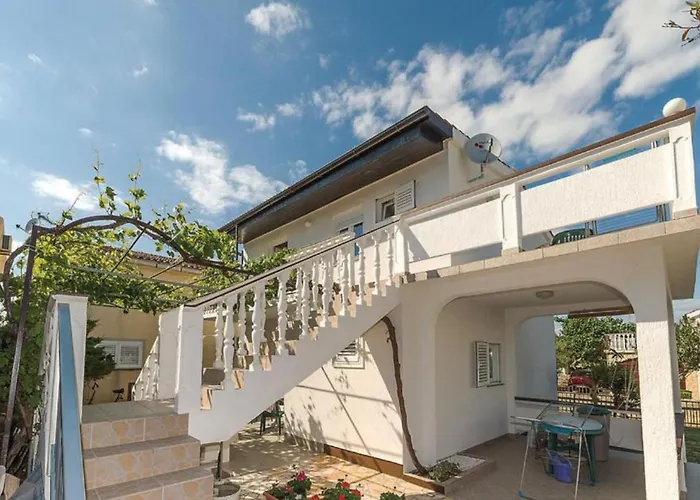 Charming Dokoza - Two Bedroom In Ground Floor *