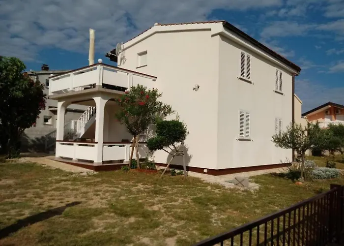 Apartment Charming Dokoza - Two Bedroom In Ground Floor